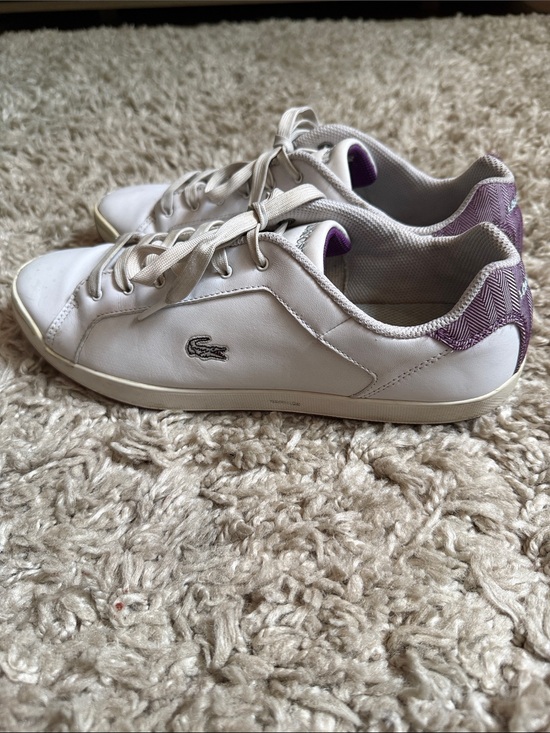 Lacoste Shoes - Lacoste White Leather Low-Top Sneakers Purple Chevron Heel Tab Size 9.5